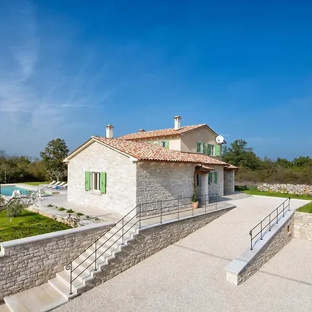 Ovi Villa Karojba